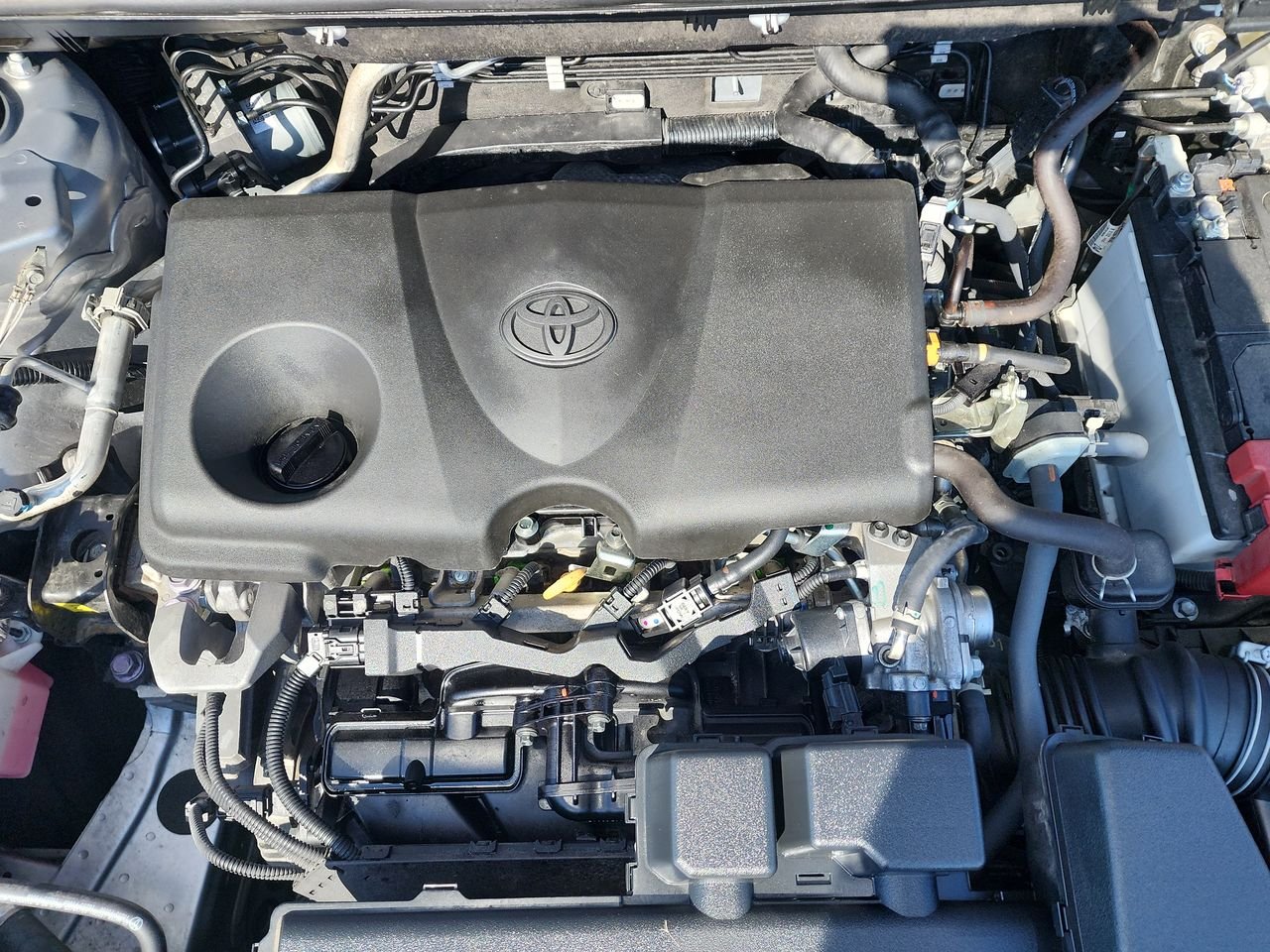 Used 2025 Silver Sky Metallic Toyota XLE image 24