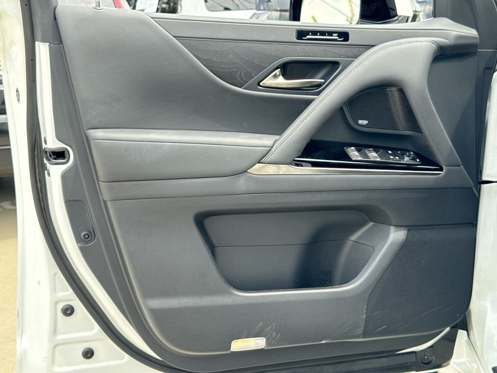 Used 2024 White Lexus 600 Luxury image 12
