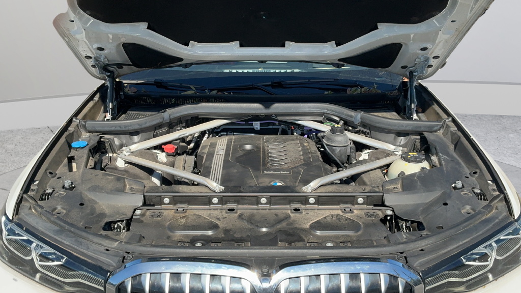 Used 2022 White BMW xDrive40i image 21