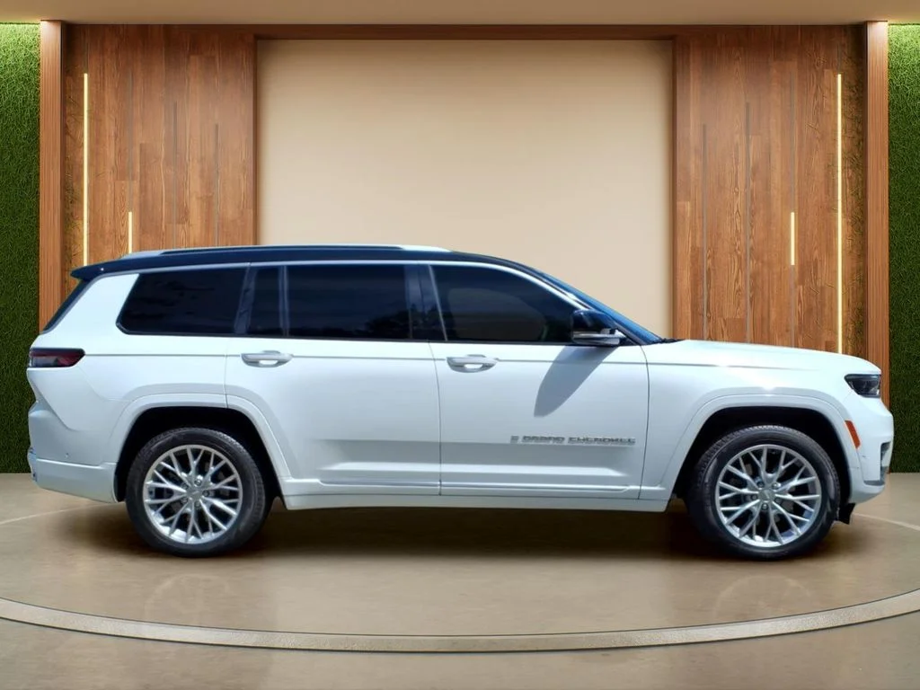 Used 2023 White Jeep Summit image 35