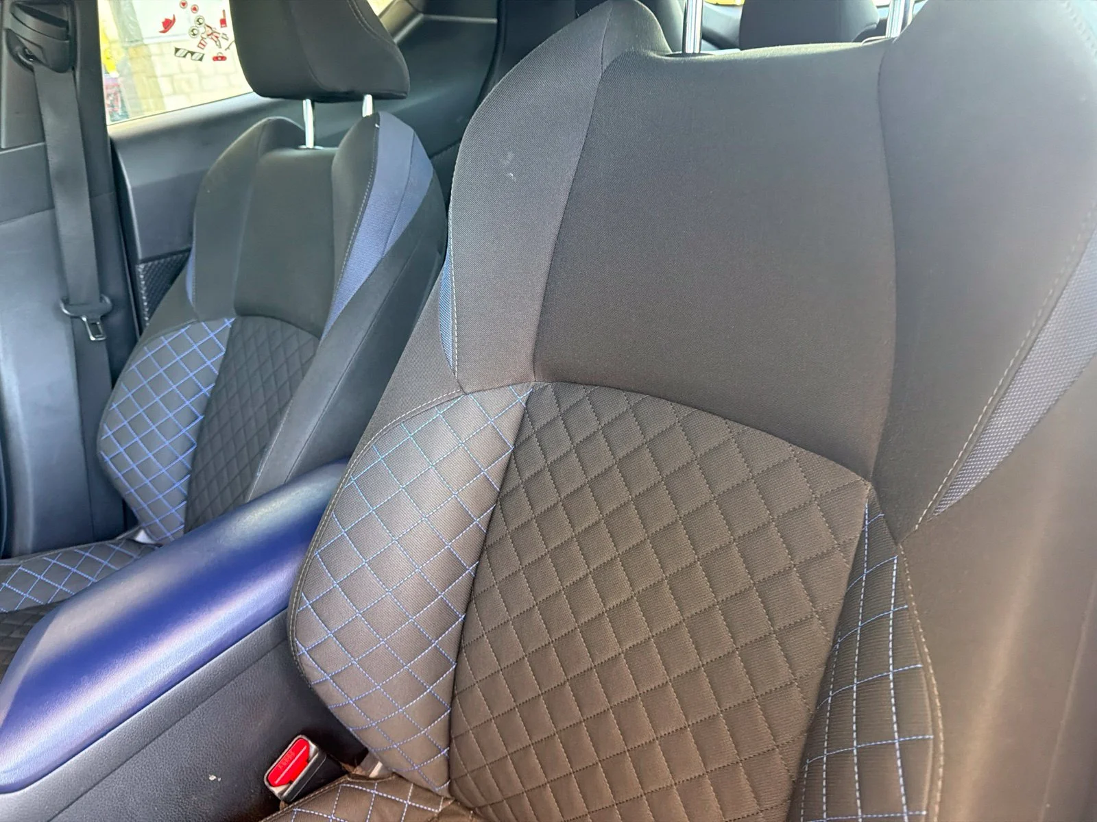 Used 2021  Toyota LE image 9