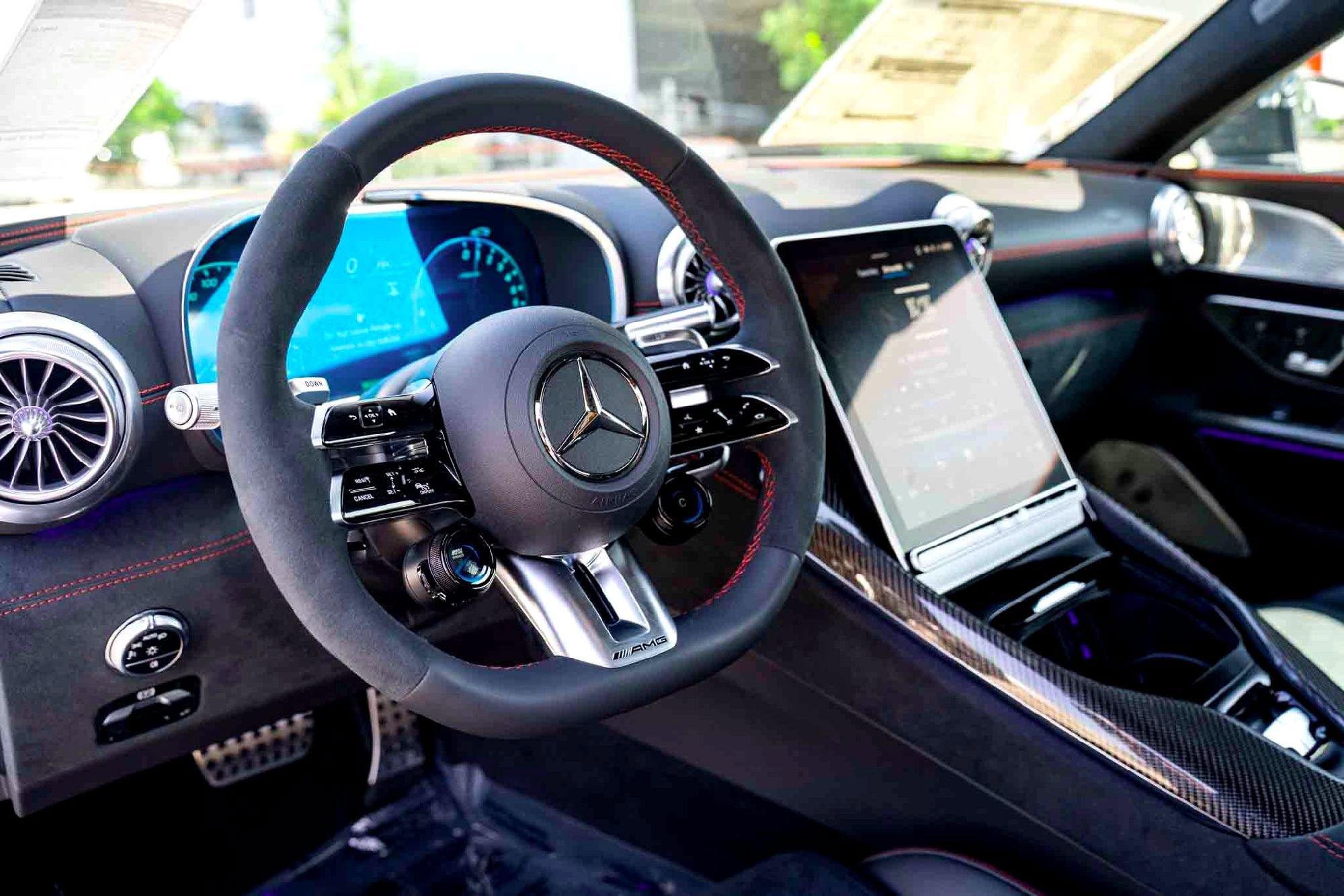 New 2026 MANUFAKTUR Moonlight White Magno Mercedes-Benz AMG® SL 63 S E Performance Roadster image 32