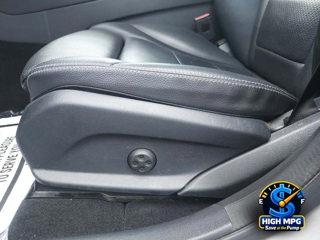 Used 2020 Silver Mercedes-Benz GLC 300 image 10
