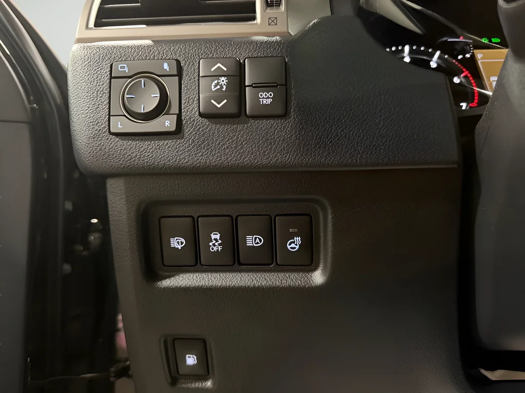 Used 2023 Black Lexus 460 image 10