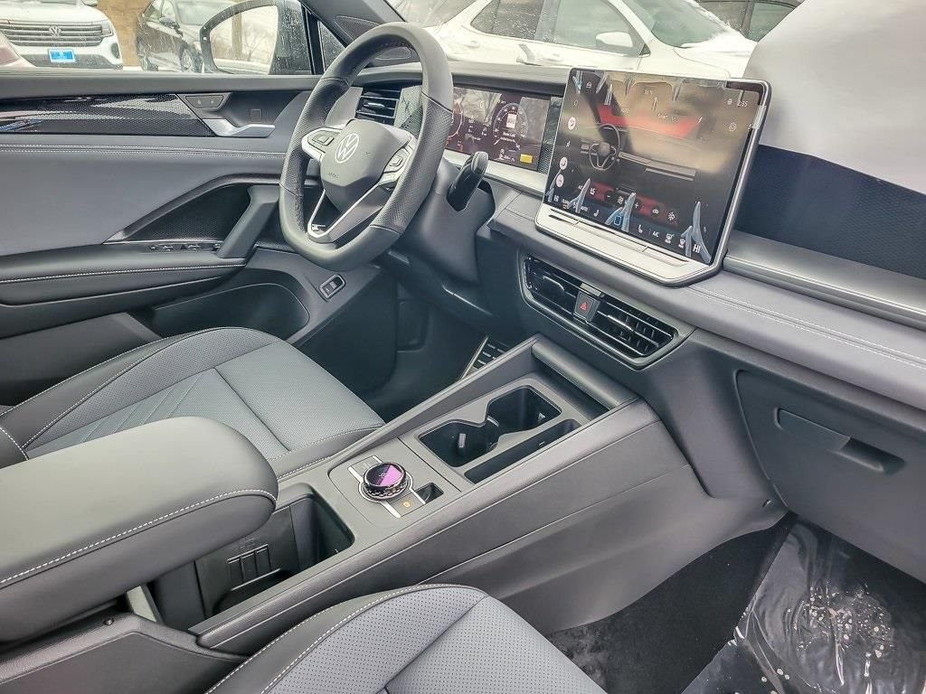 New 2026 Deep Black Pearl Volkswagen 2.0T SE R-Line Black image 18
