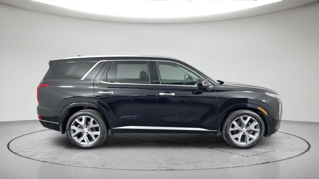 Used 2021 Black Hyundai Limited image 8
