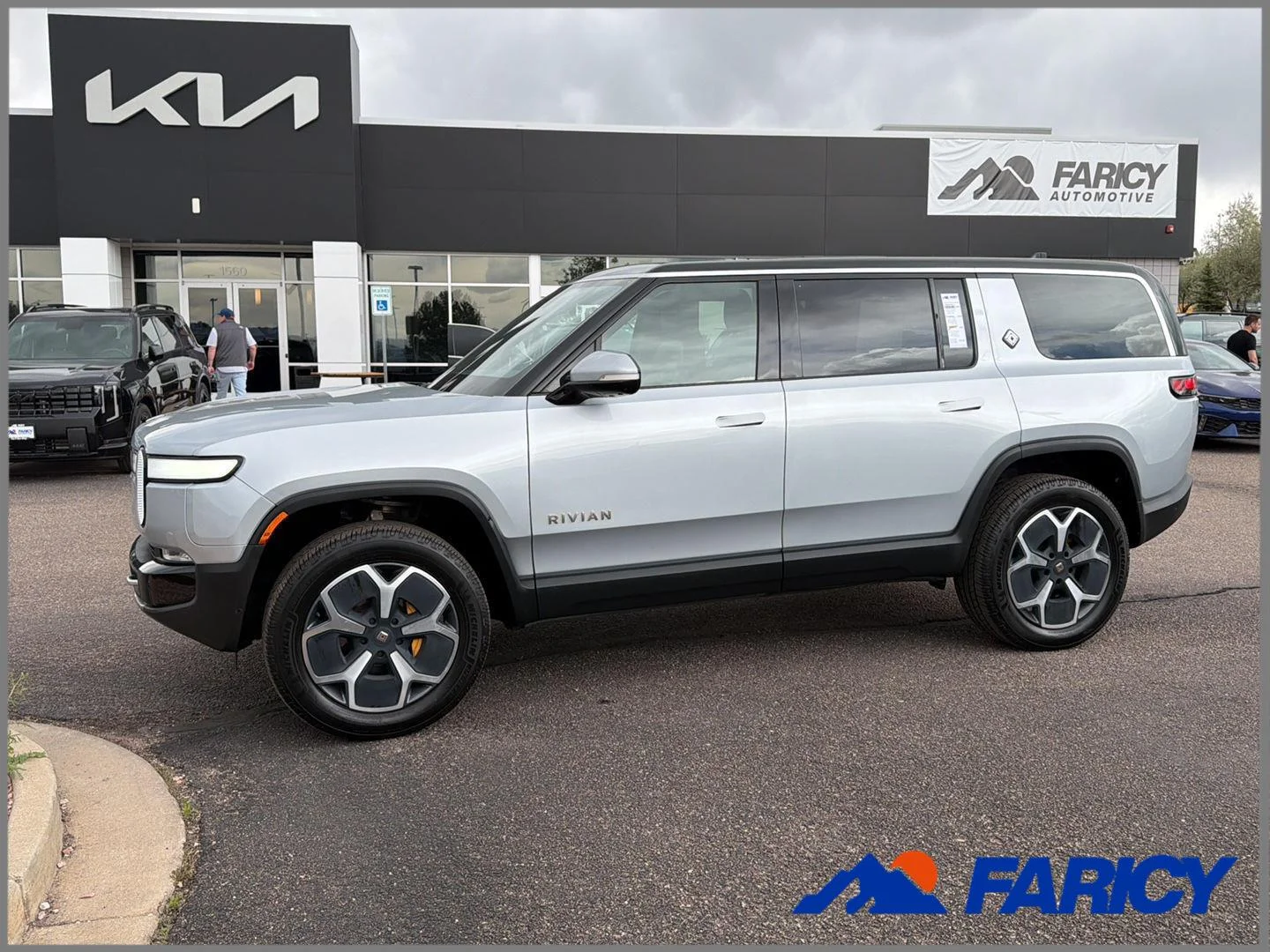 2024 Rivian R1S Adventure Quad-Motor Large Pack's photo