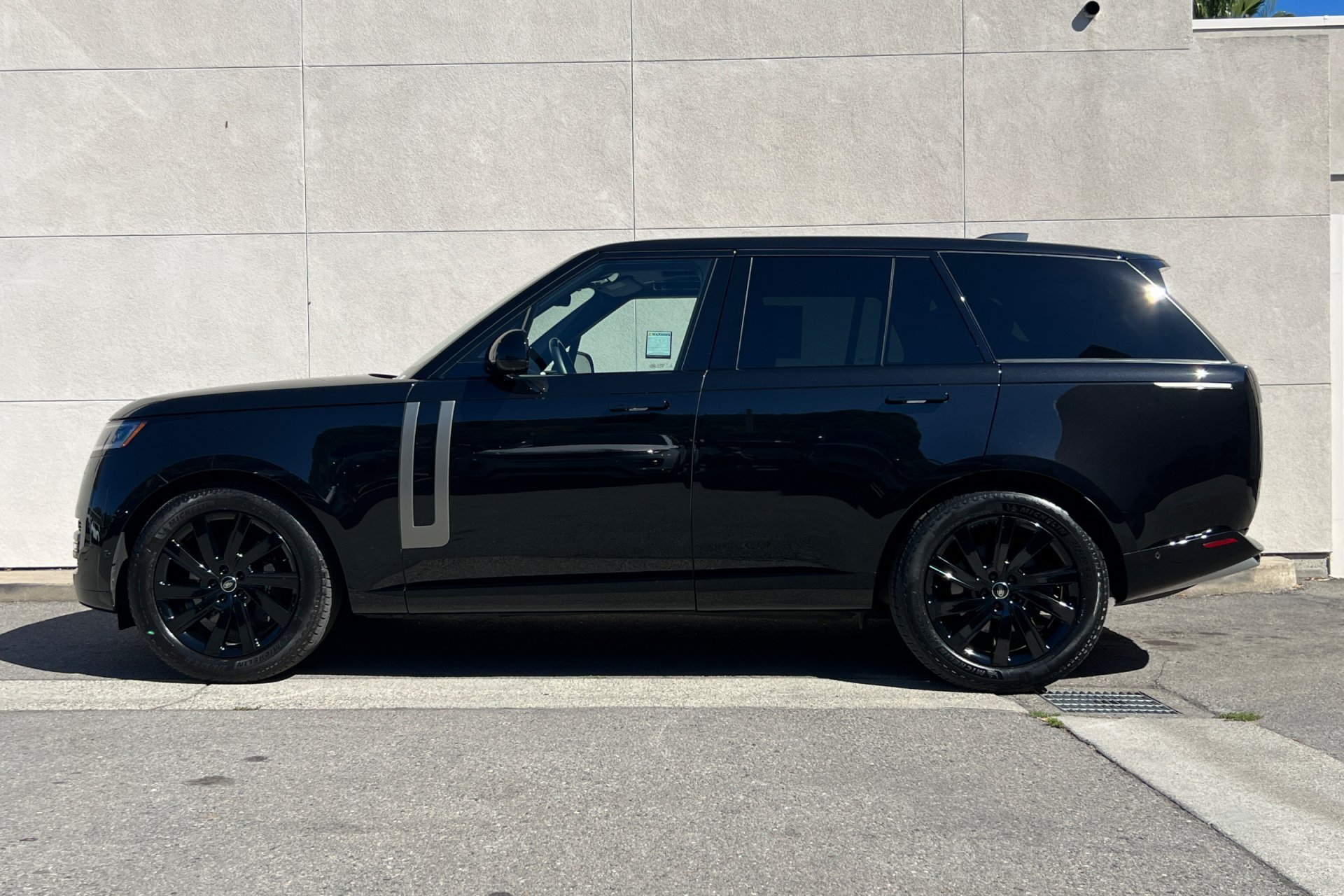 Certified Used 2024 Santorini Black Metallic Land Rover SE image 5