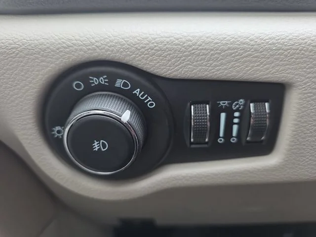 Used 2021 White Chrysler Touring L image 27