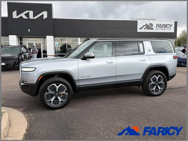 2024 Rivian R1S Adventure