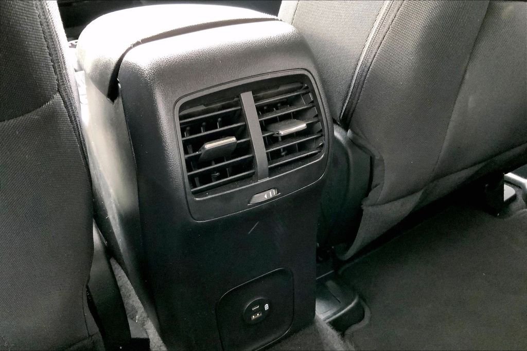 Used 2022 White Ford SE image 10