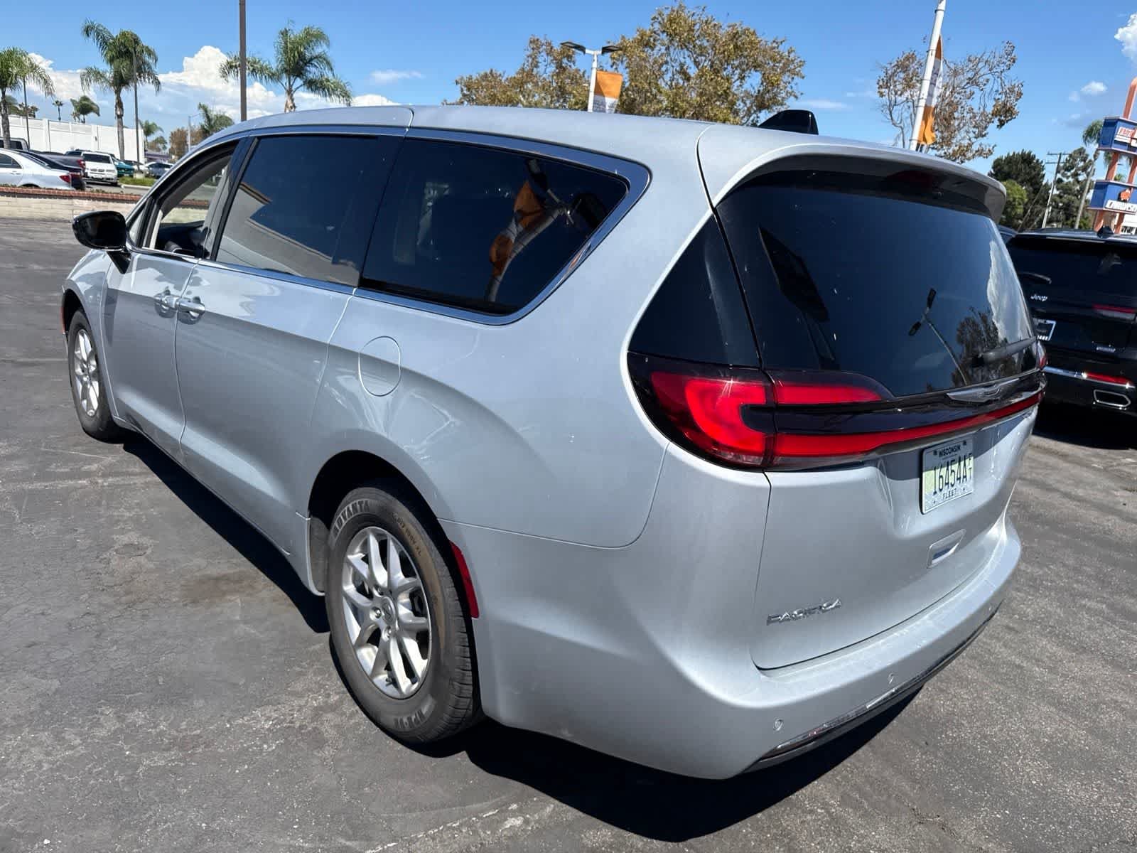 Used 2024 Silver Mist Clearcoat Chrysler Touring L image 19