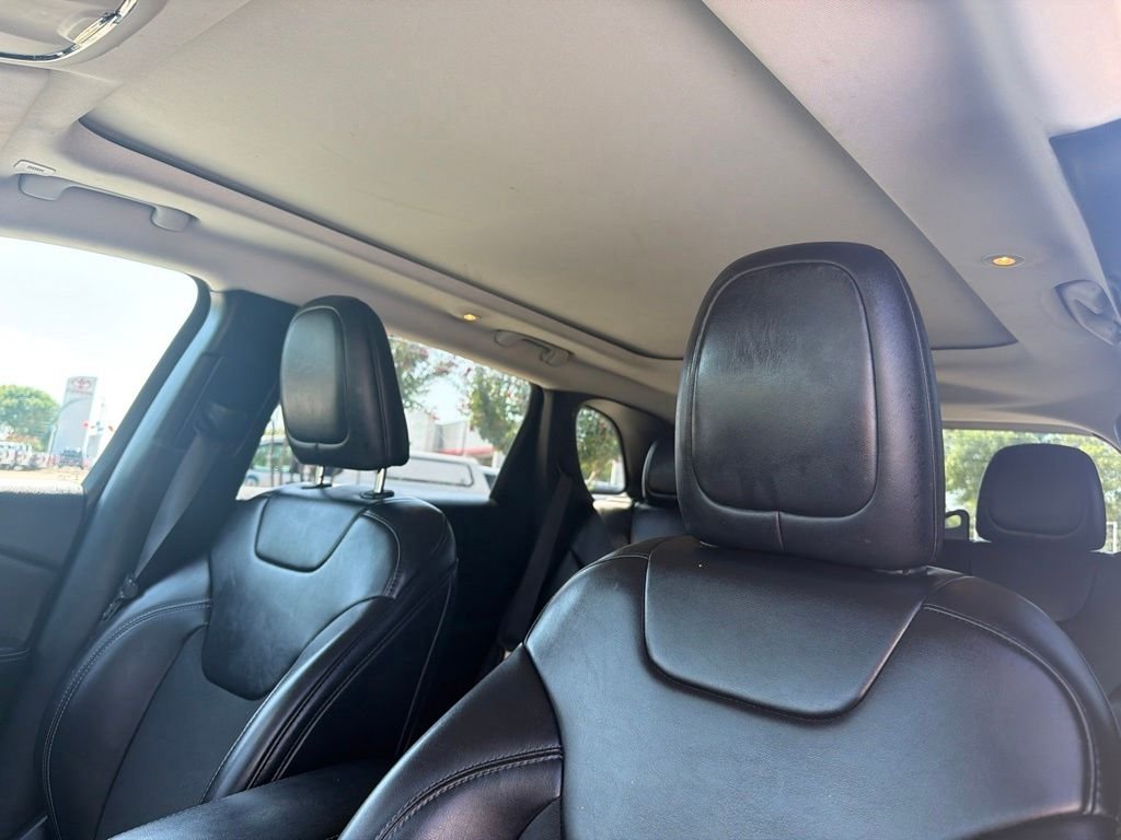 Used 2019 Red Jeep Latitude Plus image 5