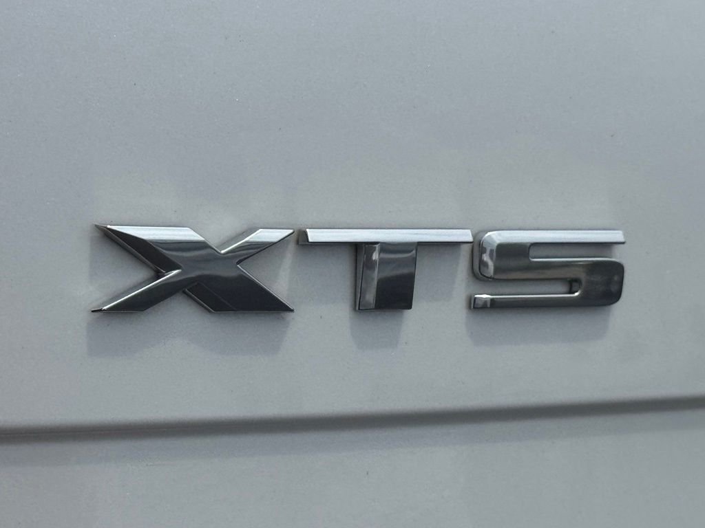 Used 2016 White Cadillac Luxury image 10