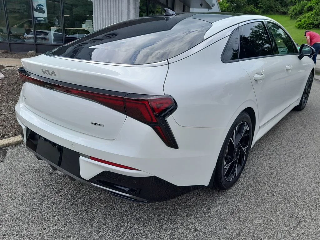 Used 2025 White Kia GT-Line image 8