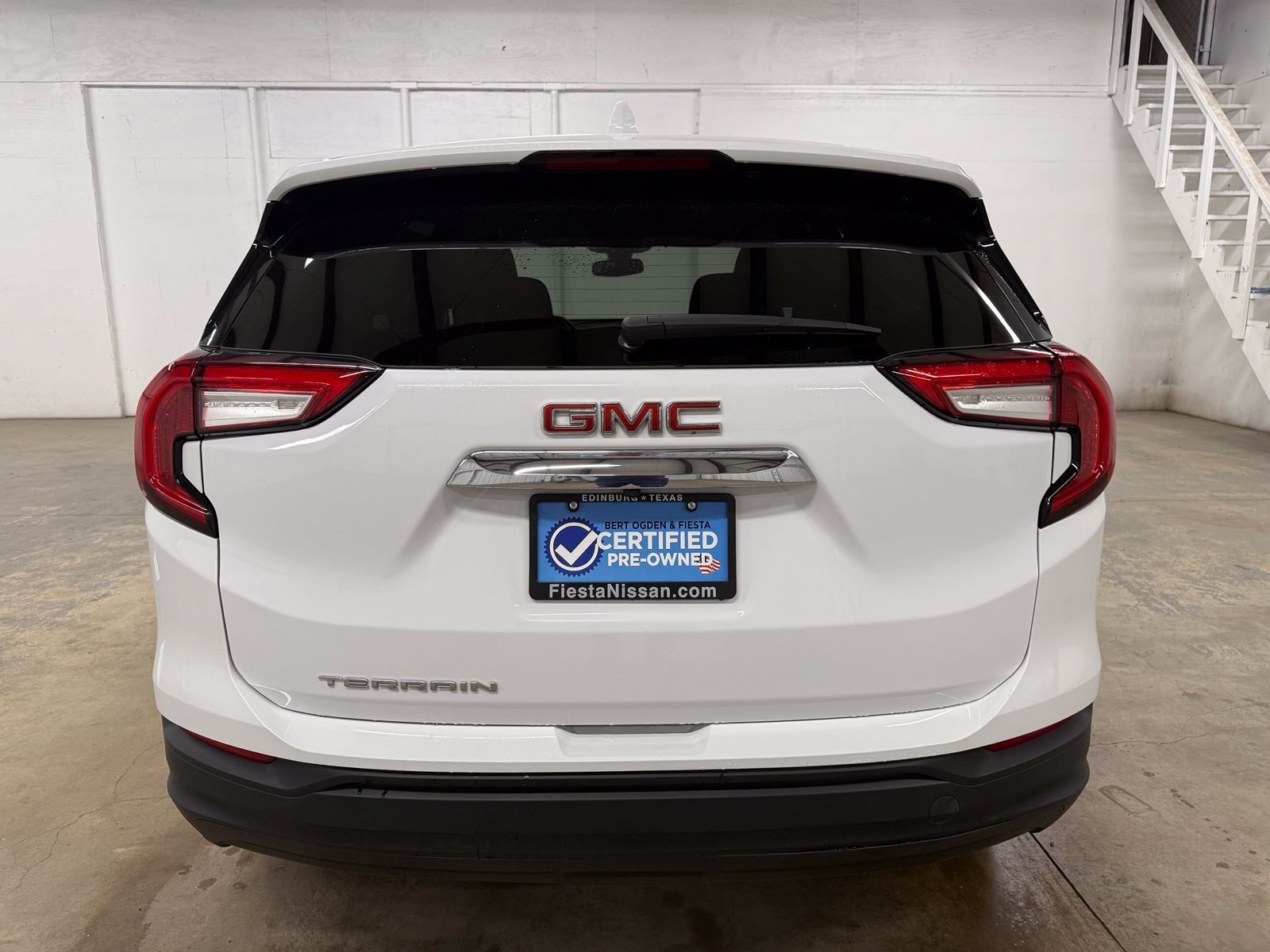 Used 2024 White GMC SLE image 7