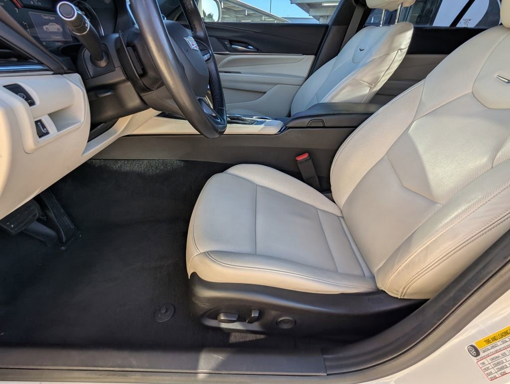 Used 2020 Crystal White Tricoat Cadillac Premium Luxury image 16