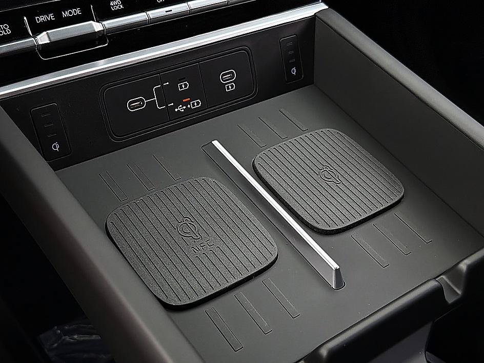 New 2027 Shimmering Silver Hyundai Limited AWD image 12