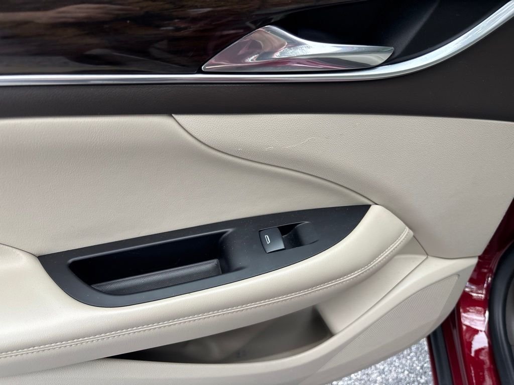 Used 2017 Red Buick Essence image 7