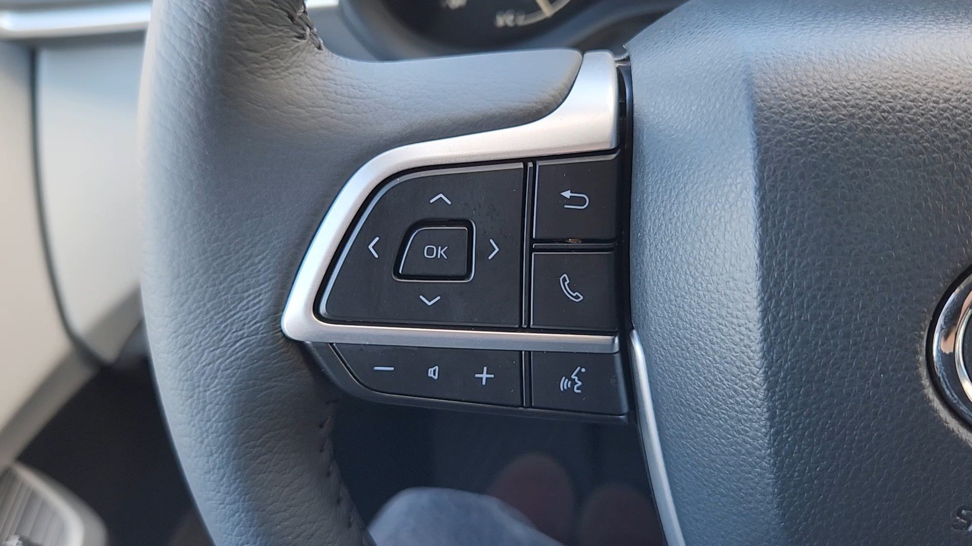 Certified Used 2026 Heavy Metal Toyota XLE image 12