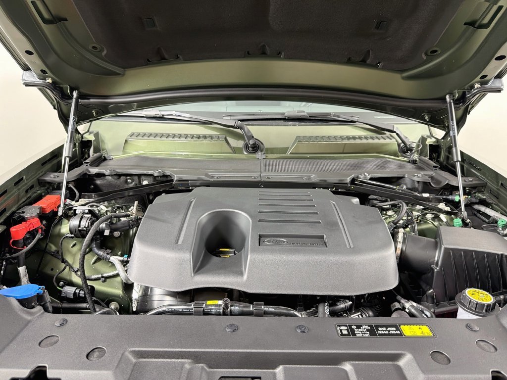 New 2026 Woolstone Green Land Rover X-Dynamic SE image 32