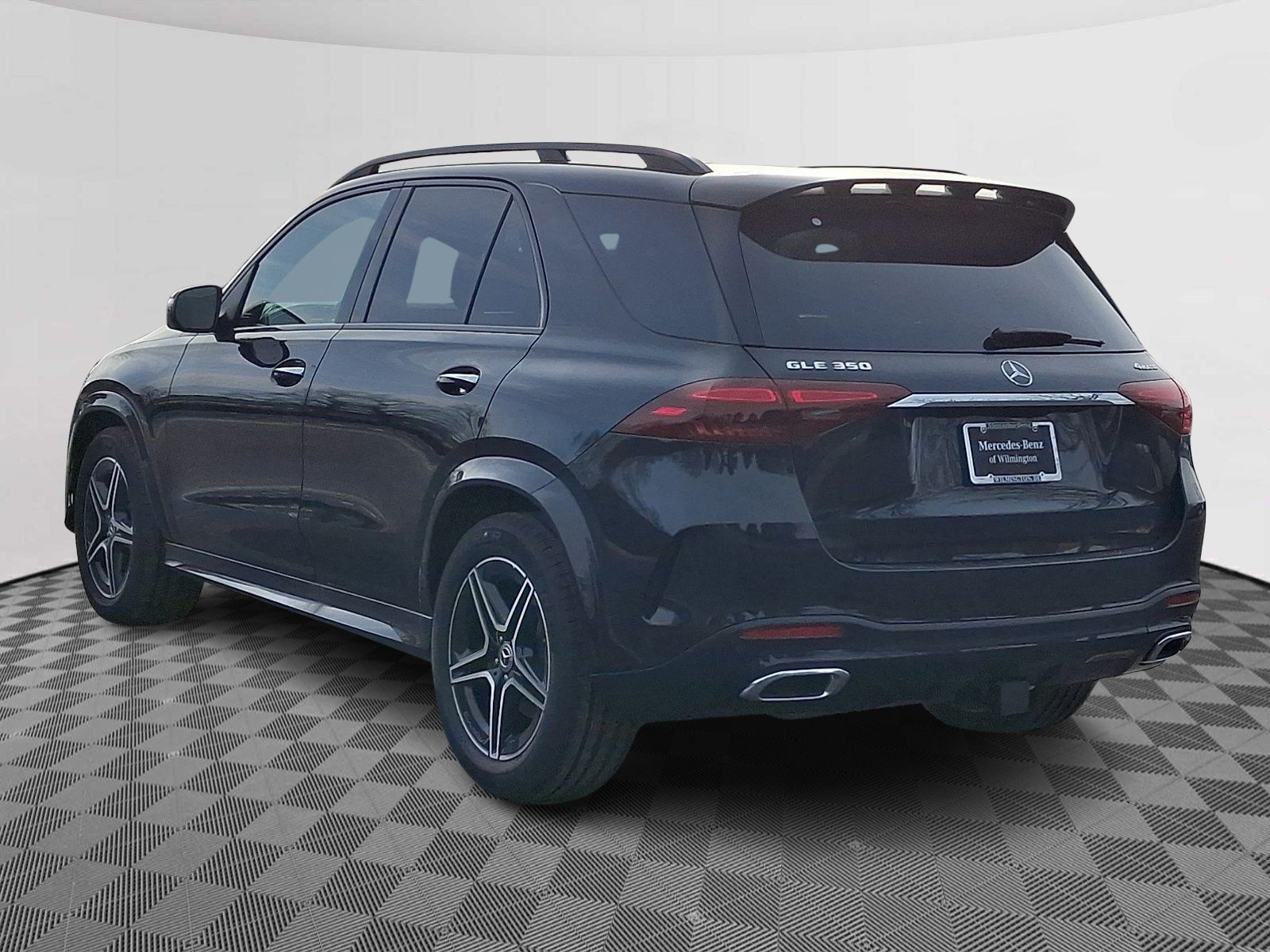 New 2026 Obsidian Black Metallic Mercedes-Benz GLE 350 image 4