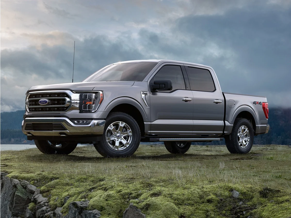 Used 2023 Iconic Silver Metallic Ford XLT image 1