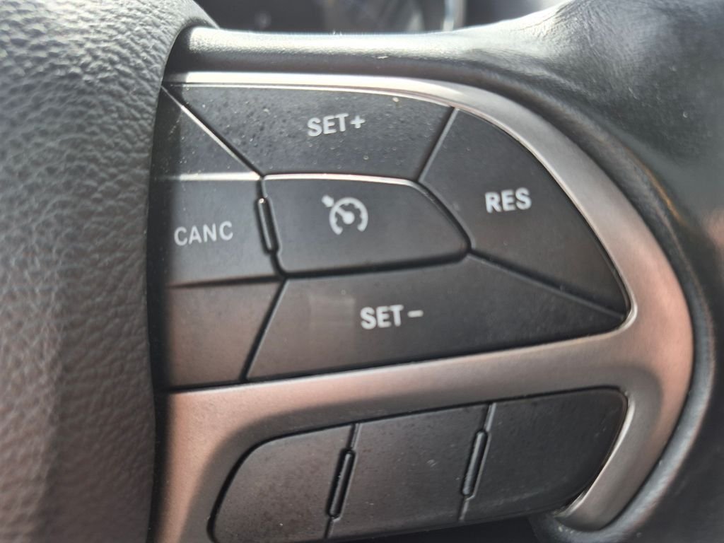Used 2020 Silver Jeep Limited image 18