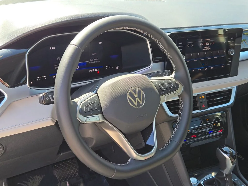 Certified Used 2025 White Volkswagen 1.5T SE image 19