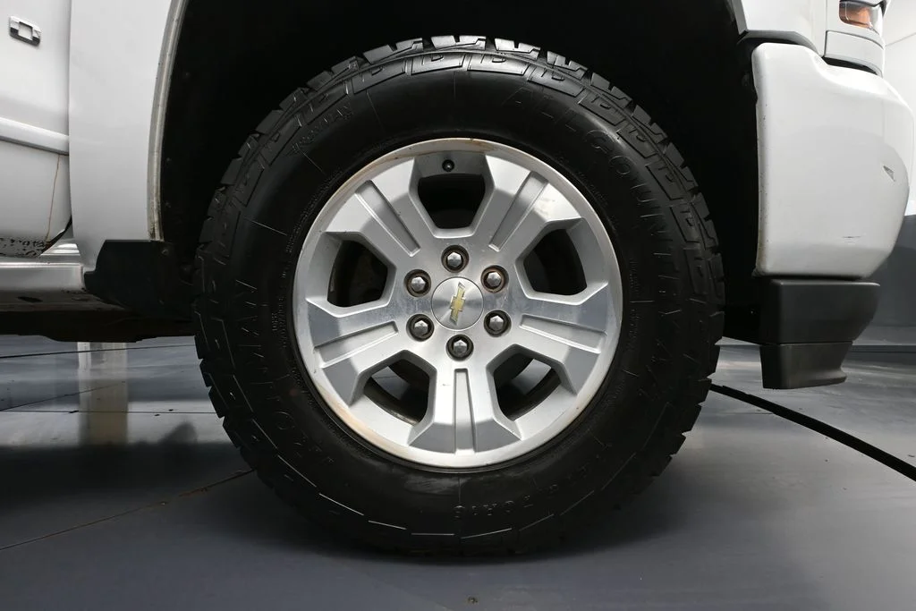 Used 2017 White Chevrolet LT image 18
