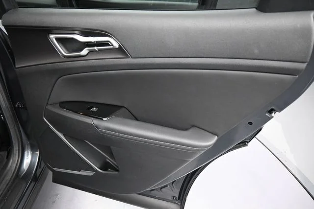 2023 Kia Sportage EX - Photo 12