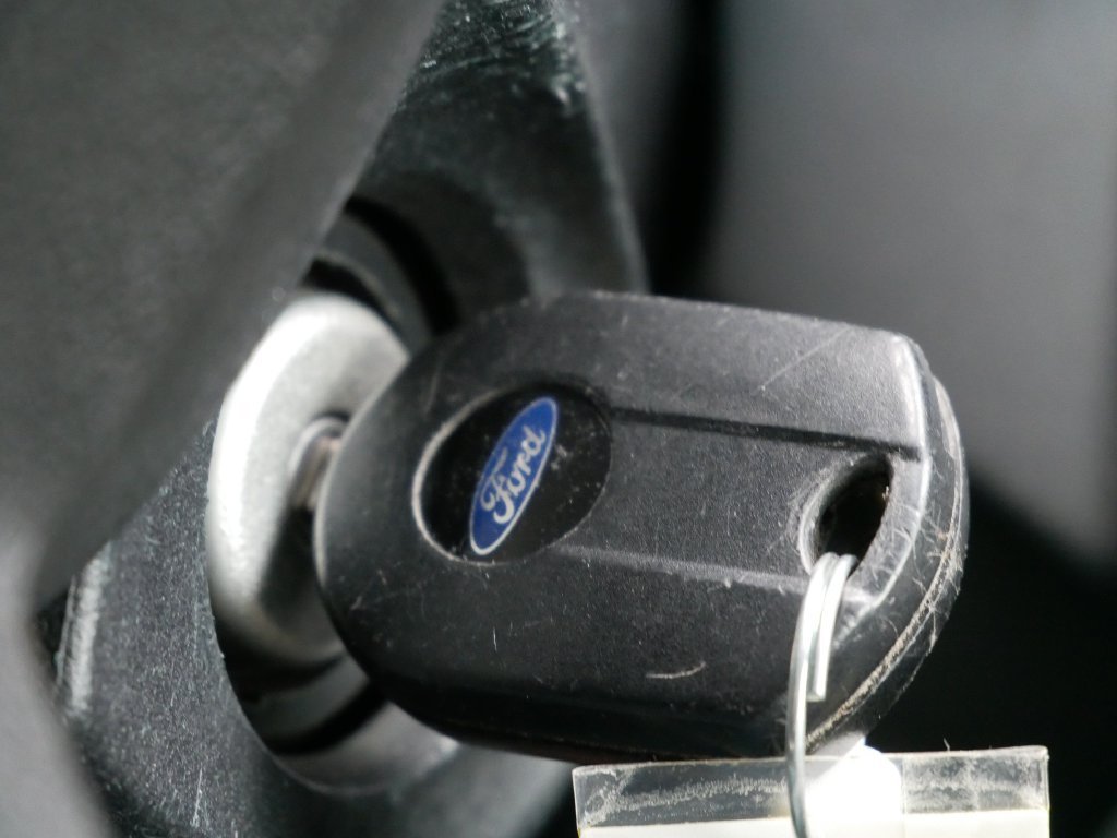 Used 2015 Black Ford SE image 26