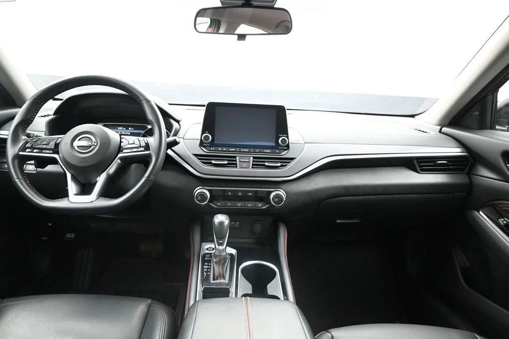Used 2023 Red Nissan 2.5 SR image 23