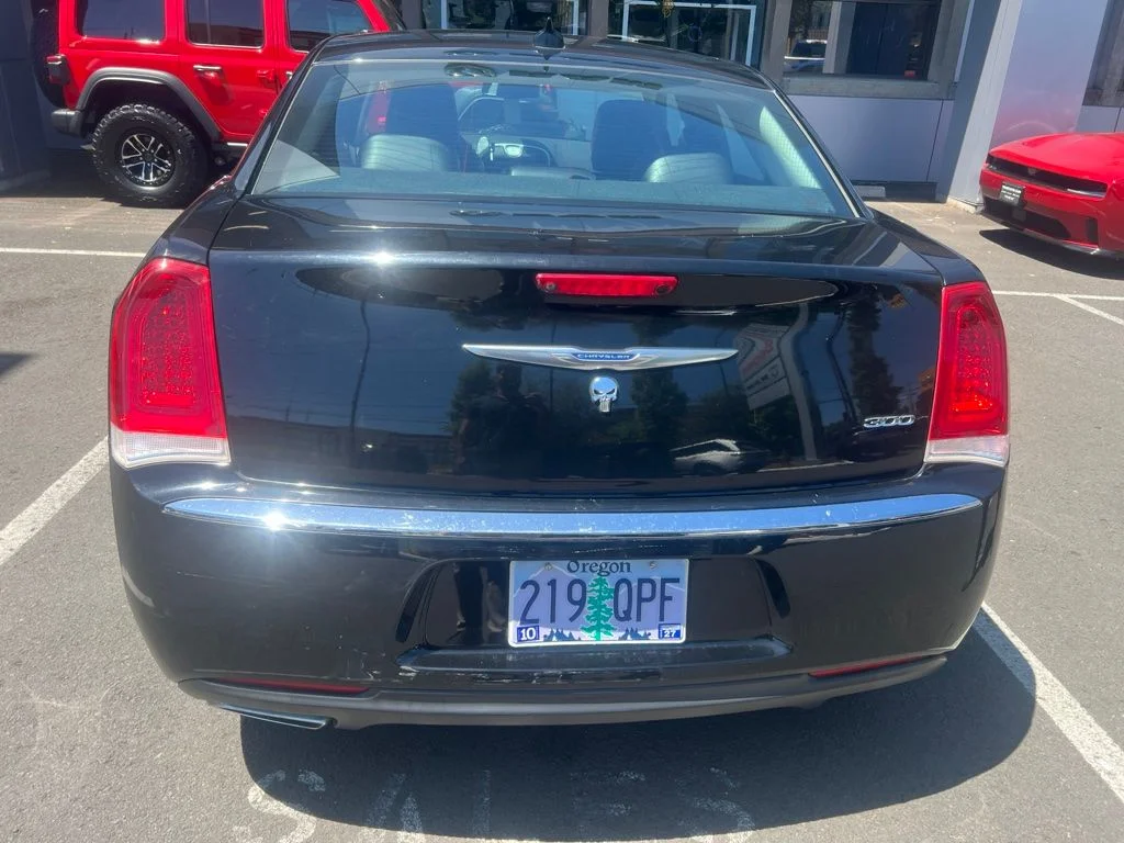 Used 2018 Black Chrysler Touring image 4