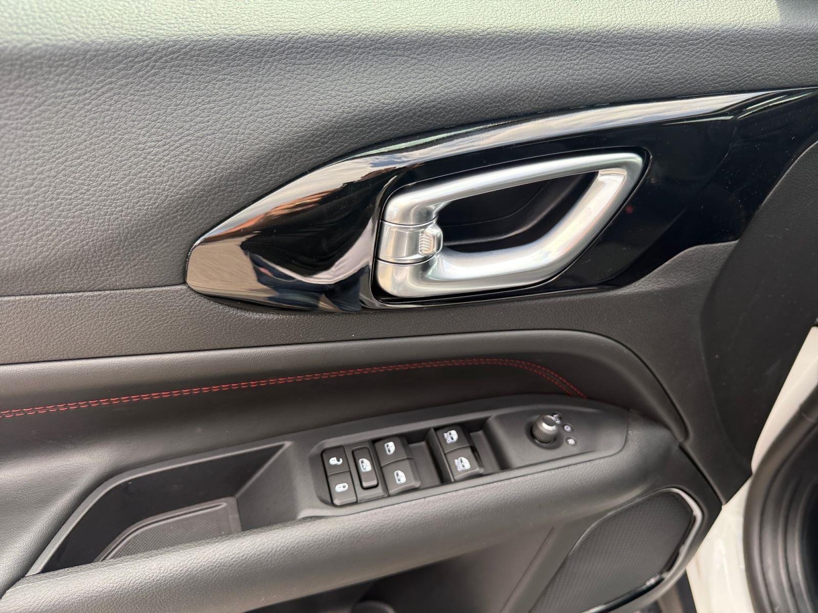 New 2026 Bright White Clear-Coat Exterior Paint Jeep Trailhawk image 11