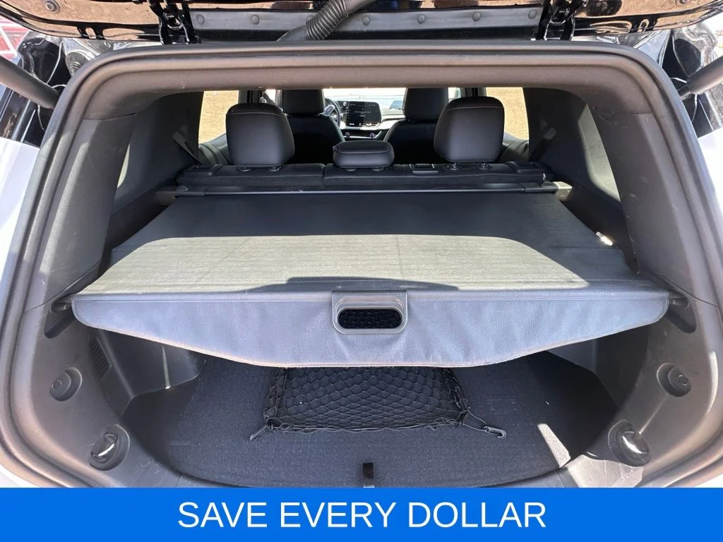 Used 2025 White Chevrolet LT image 7