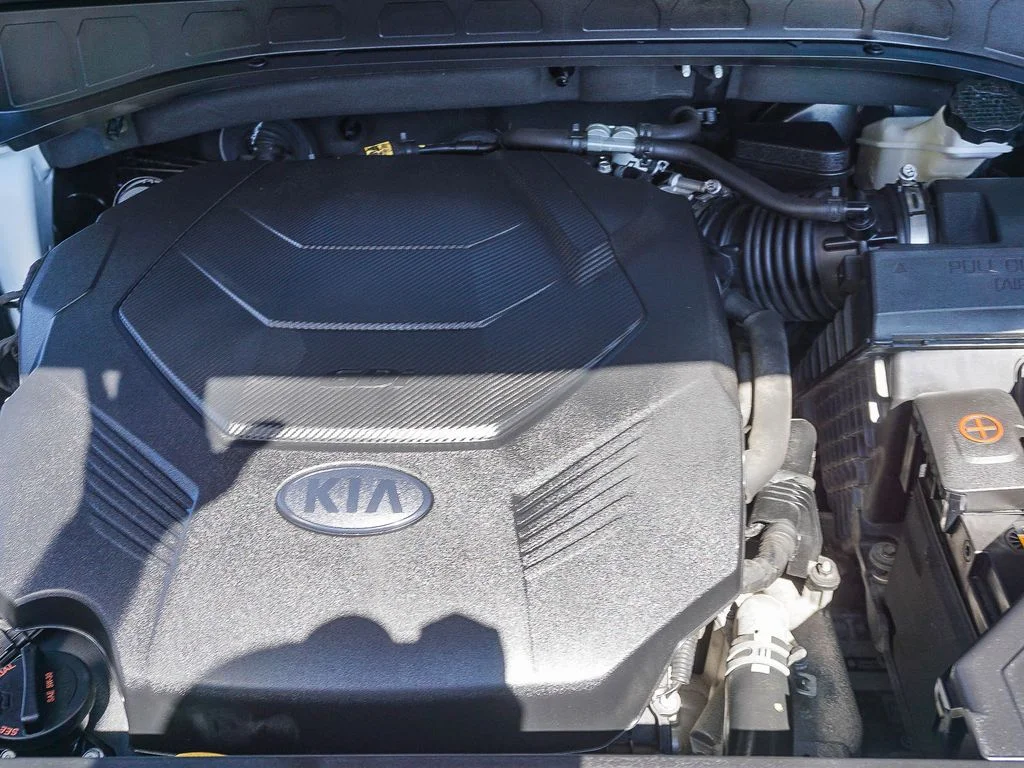 Used 2021 White Kia SX image 25
