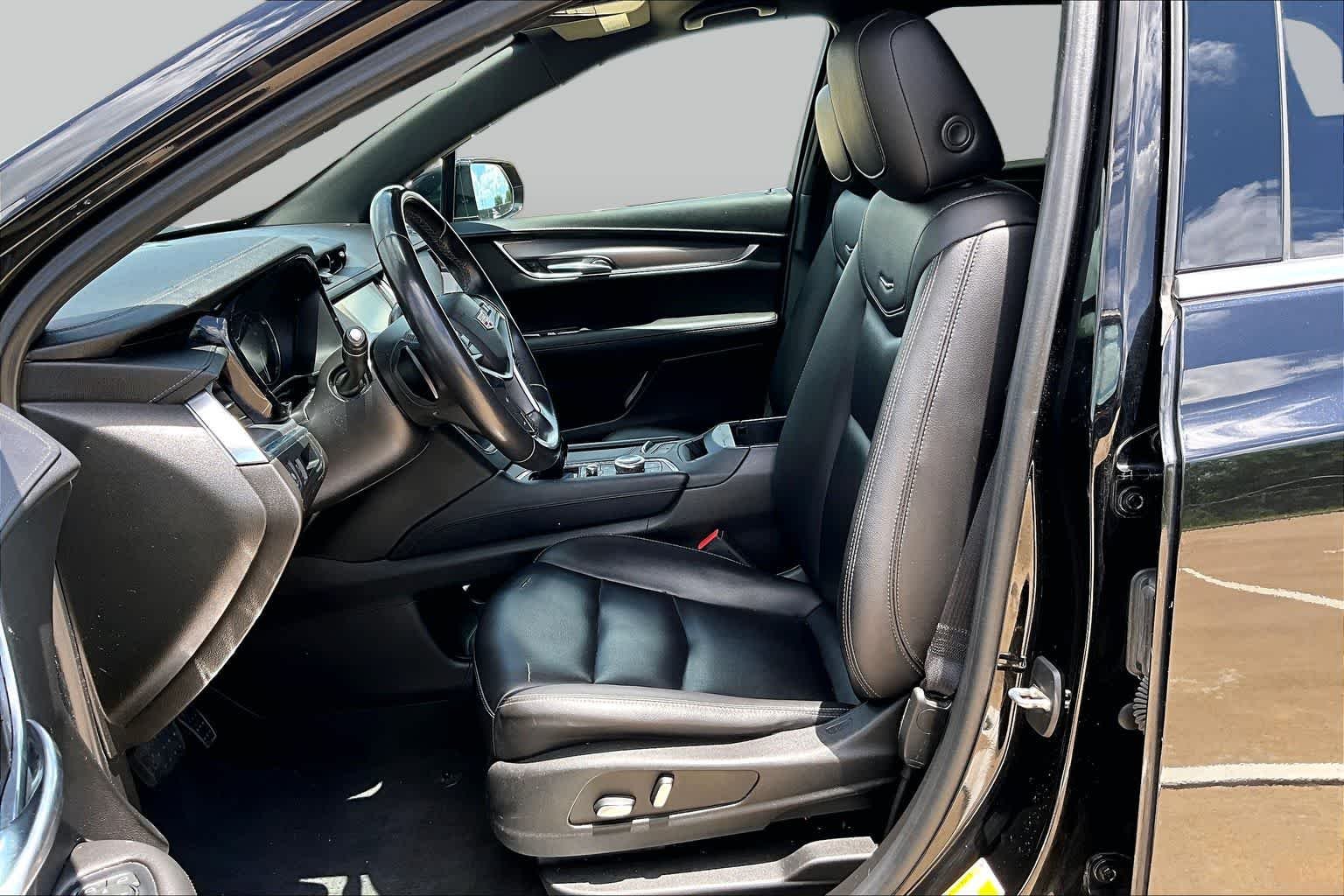 Pre-Owned 2022 Cadillac XT5 FWD Luxury