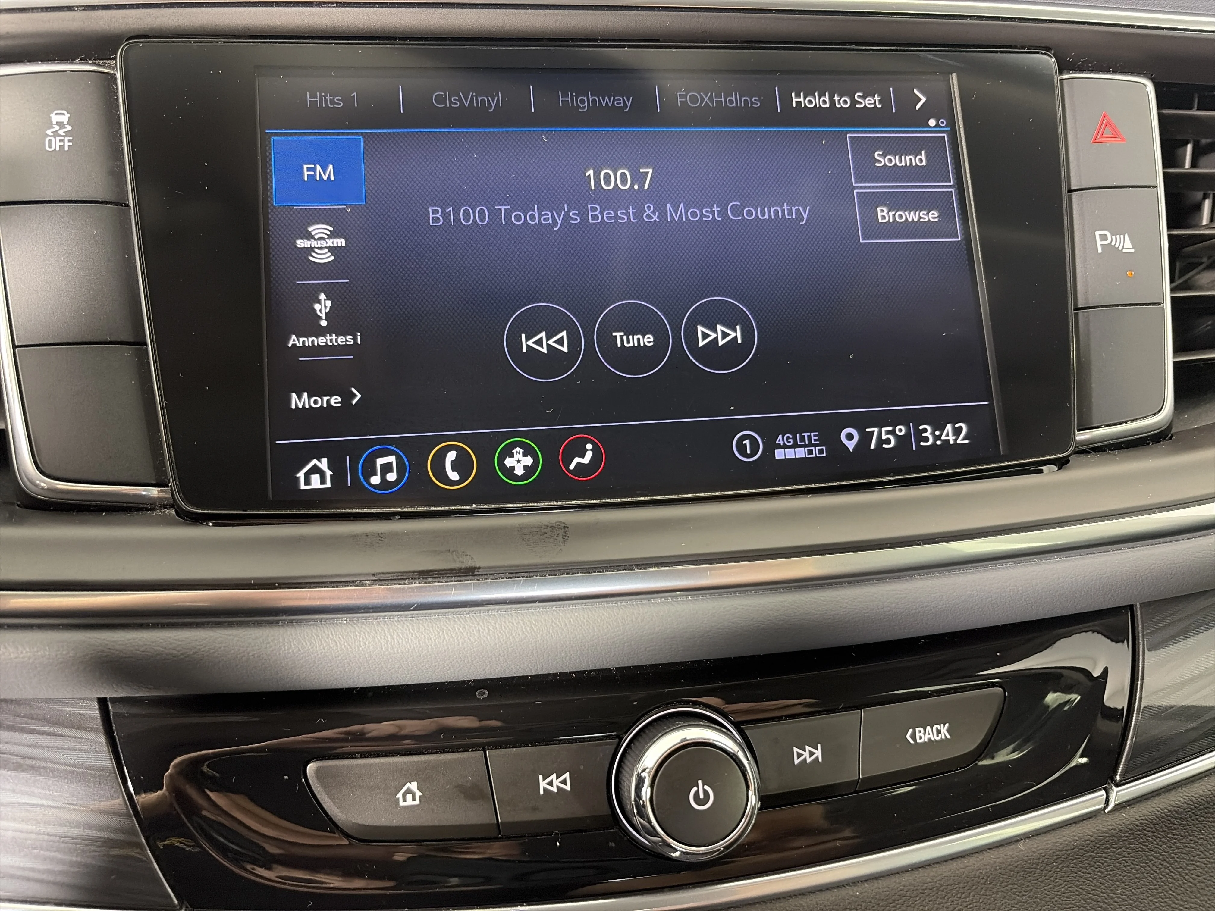 Used 2021 Includes Spectra Gray lower exterior accent color.) Buick Essence image 22
