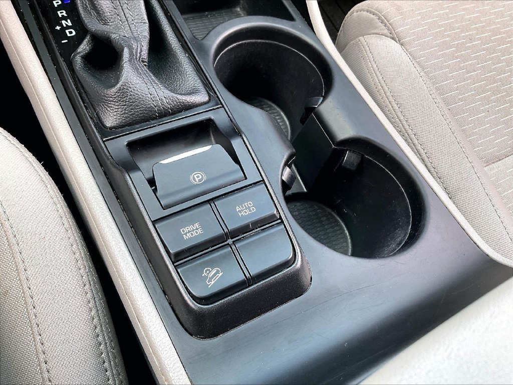 Used 2019 Black Noir Pearl Hyundai SE image 31