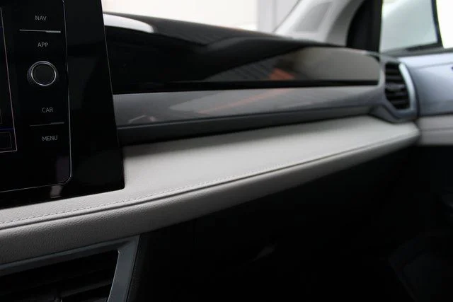 2025 Volkswagen Taos SEL - Photo 9
