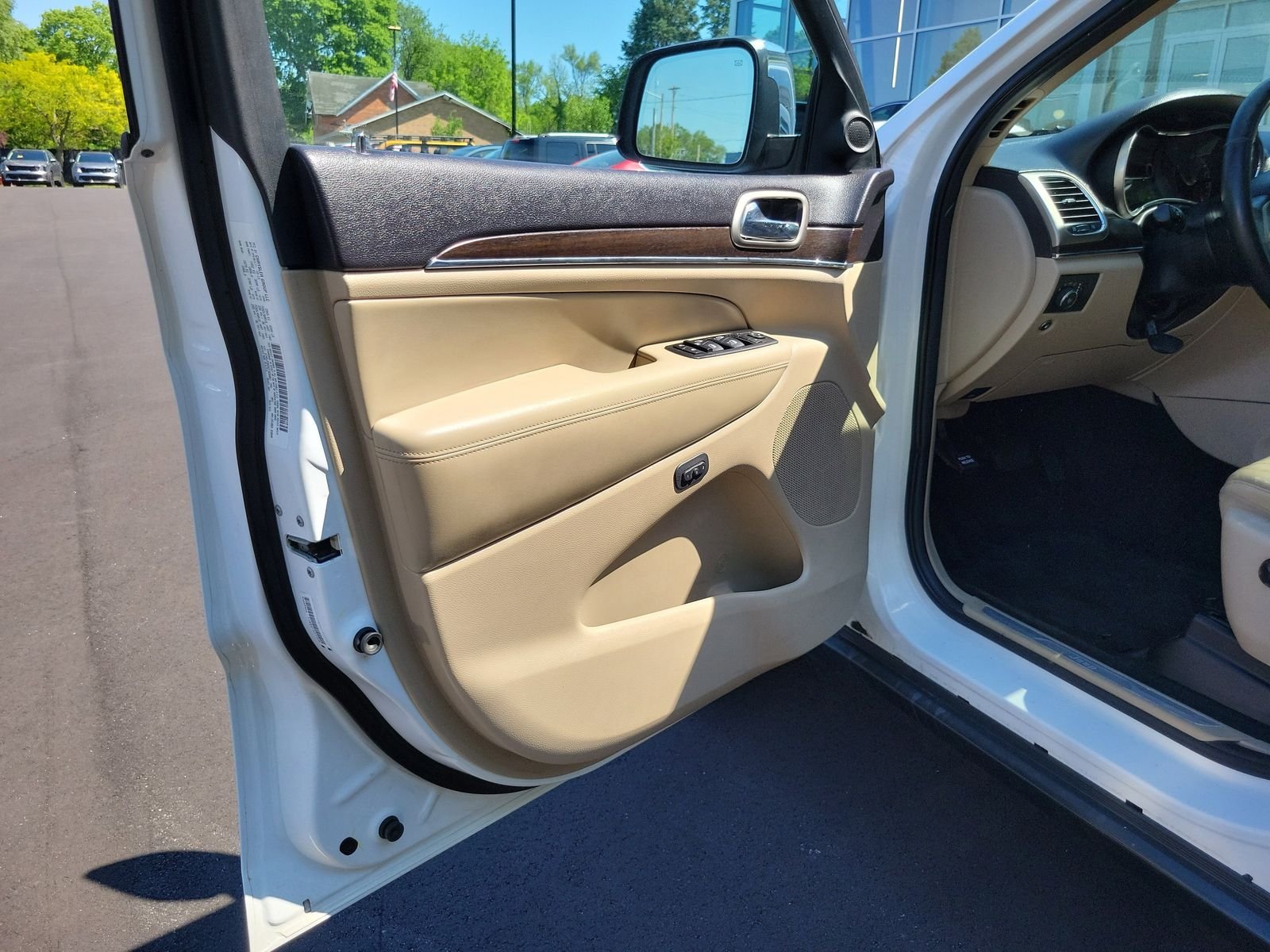 Used 2014 White Jeep Limited image 7
