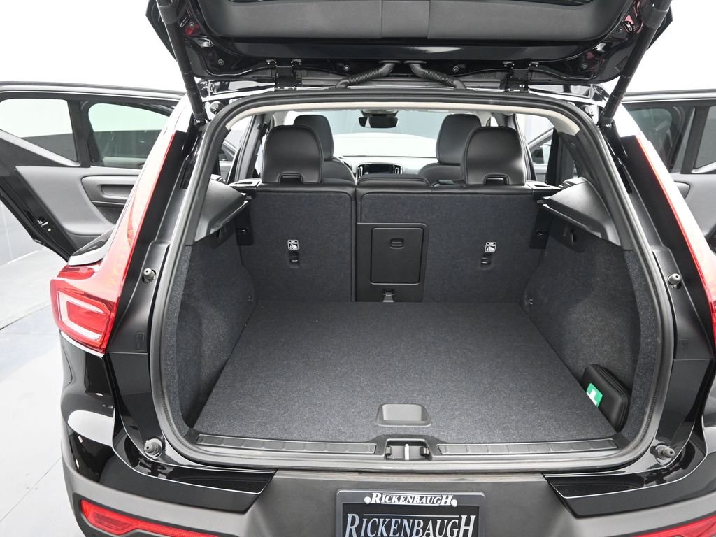 2025 Volvo XC40 Core - Photo 14