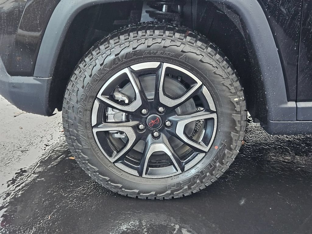 Used 2026 Diamond Black Crystal Pearlcoat Jeep Trailhawk image 40