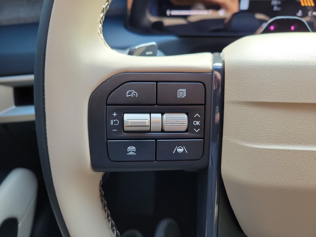 New 2027 Glacial White Pearl Kia EX image 29