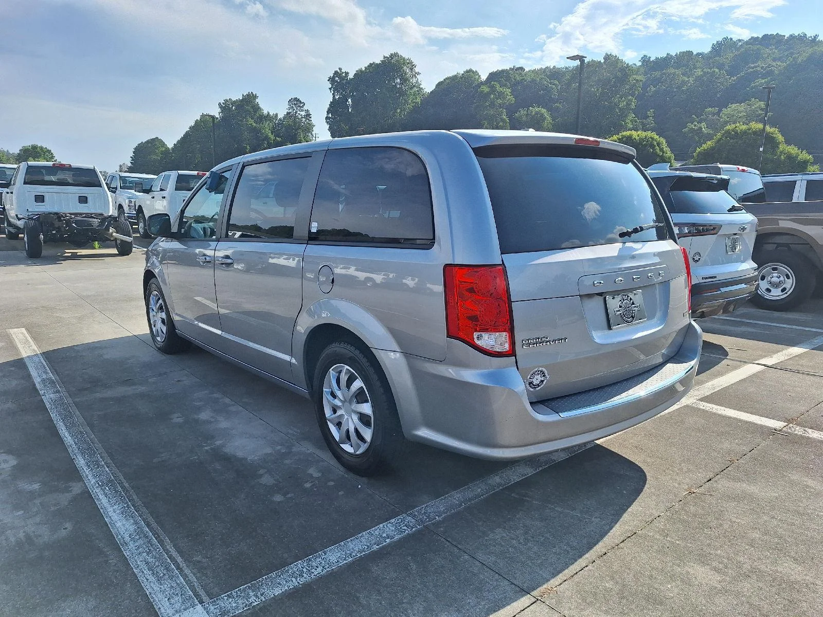 Used 2018 Billet Clearcoat Dodge SE image 6