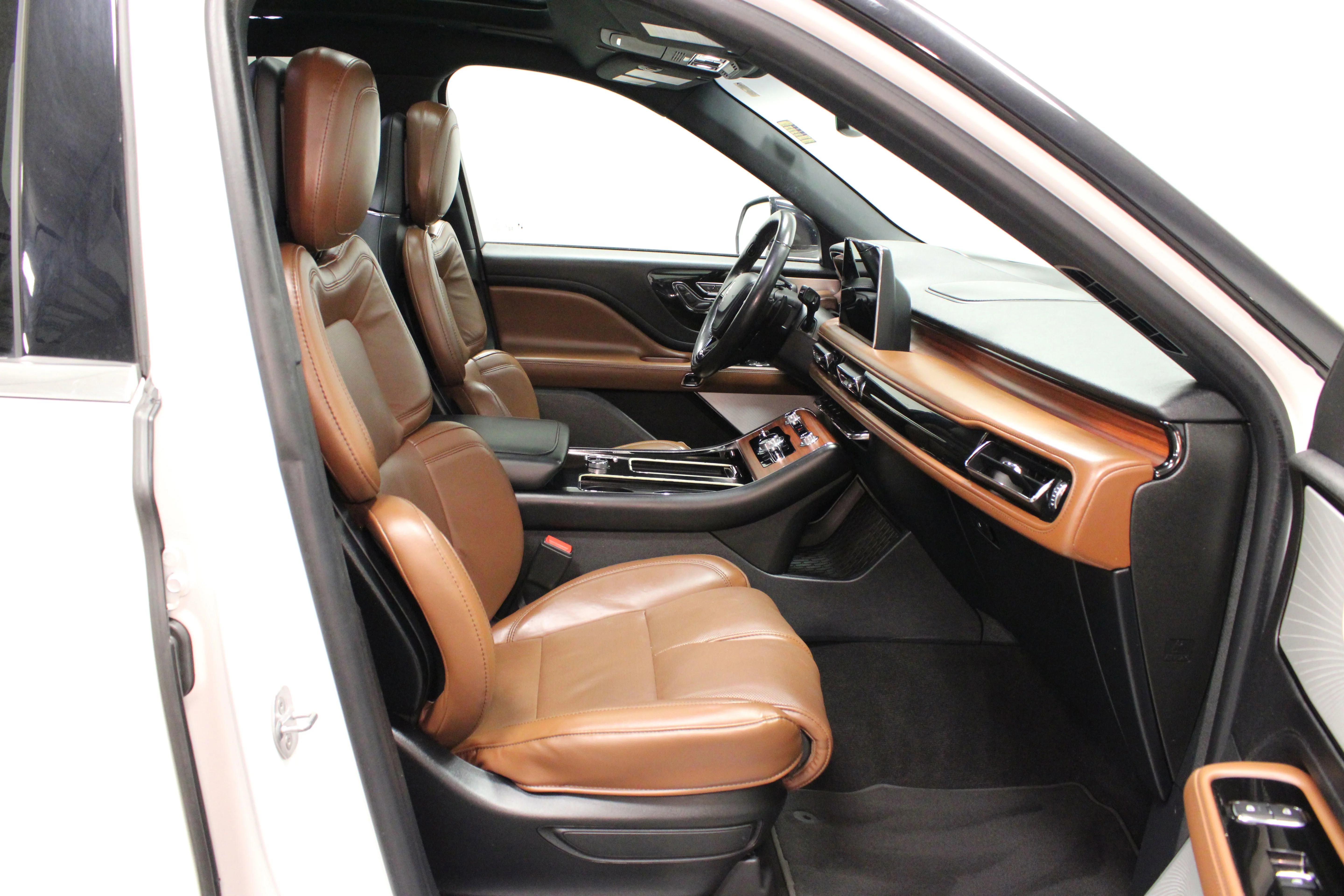 Used 2022 White Metallic Lincoln Reserve image 15