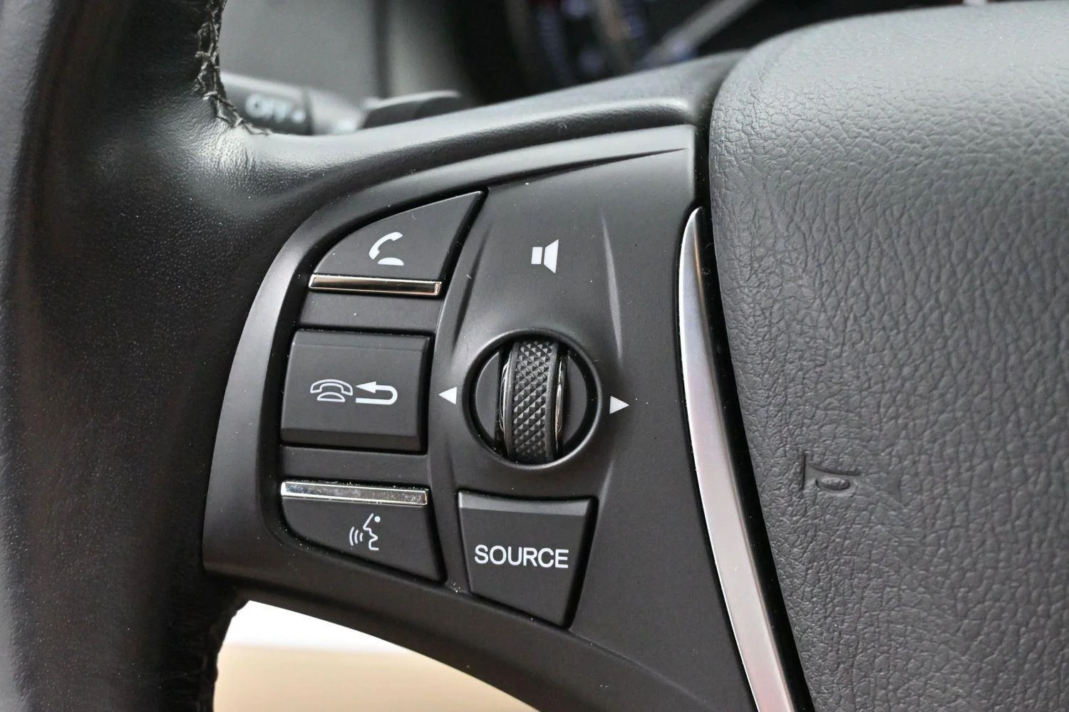 Used 2015 Basque Red Pearl II Acura Base image 18
