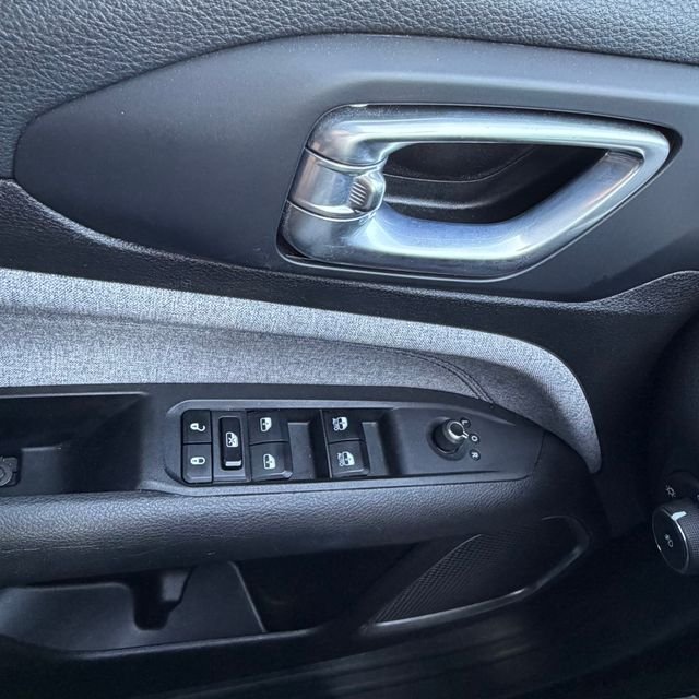 Used 2024 White Jeep Latitude image 15