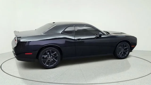 Used 2019 Black Dodge SXT image 14